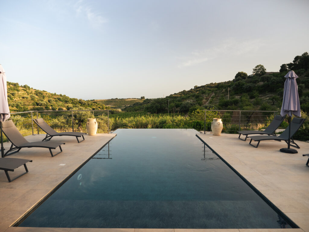 Piscine à débordement